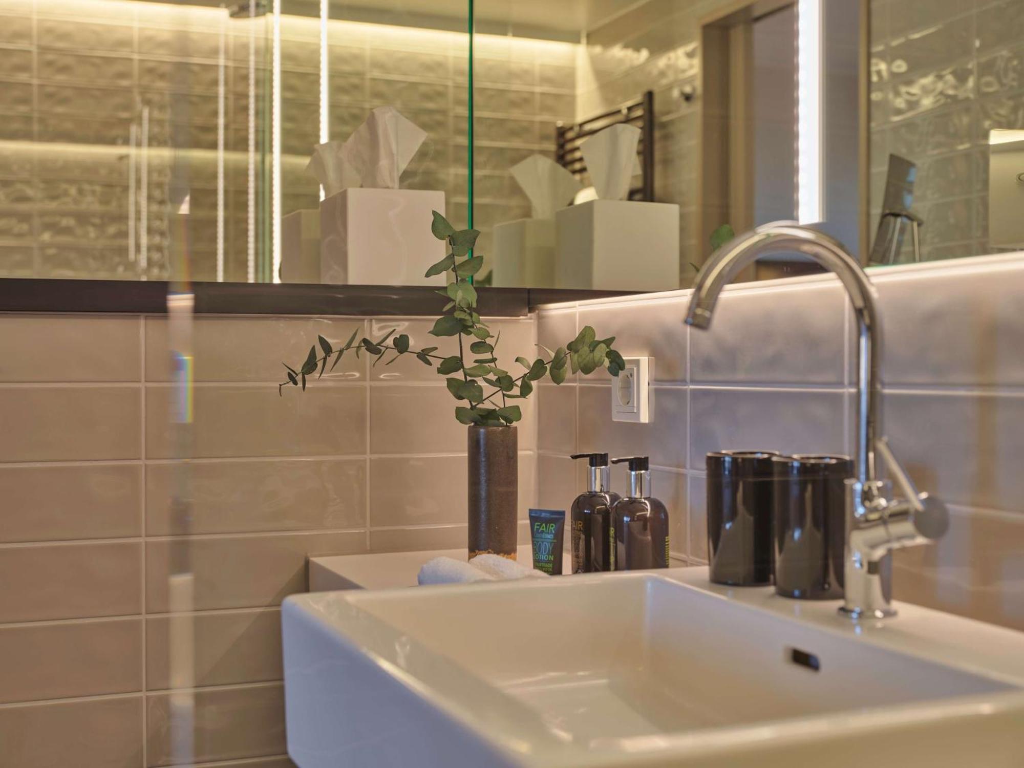 Adina Apartment Hotel Мюнхен Экстерьер фото
