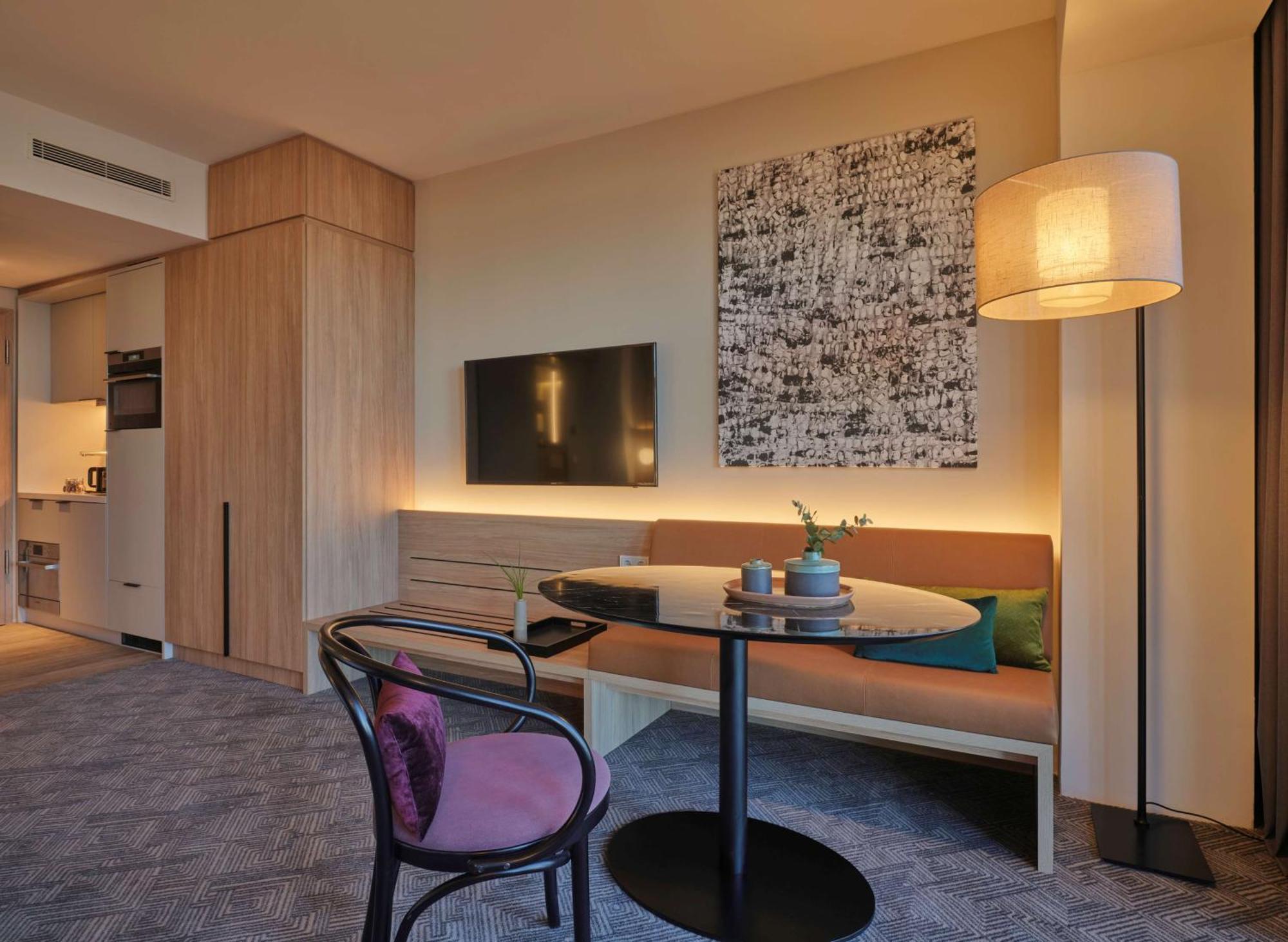 Adina Apartment Hotel Мюнхен Экстерьер фото