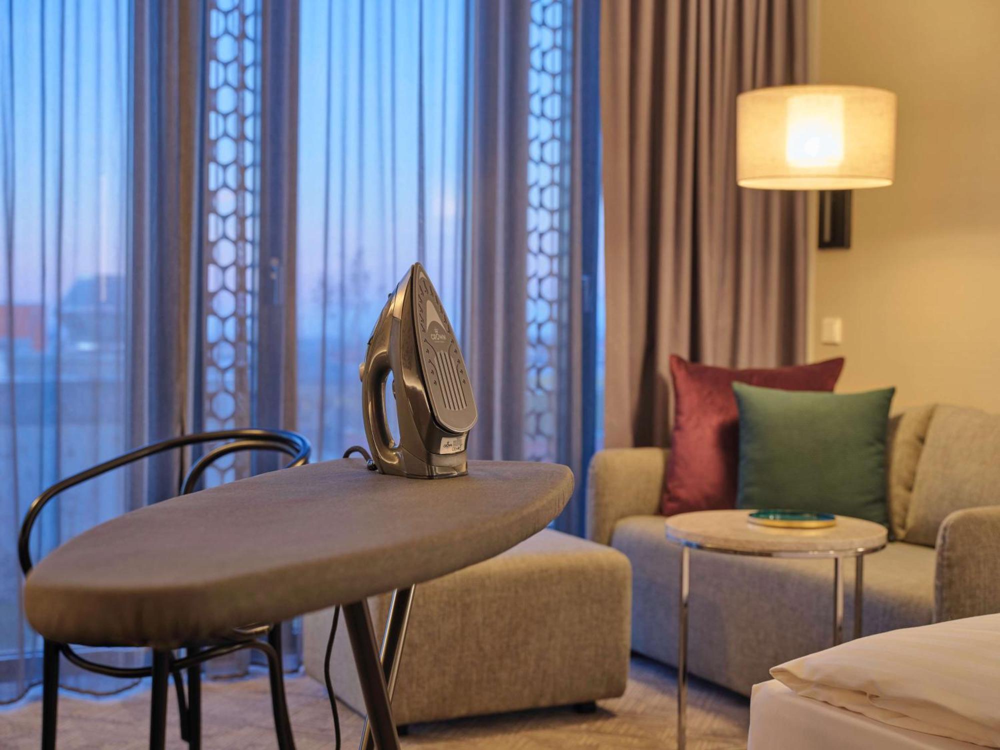 Adina Apartment Hotel Мюнхен Экстерьер фото