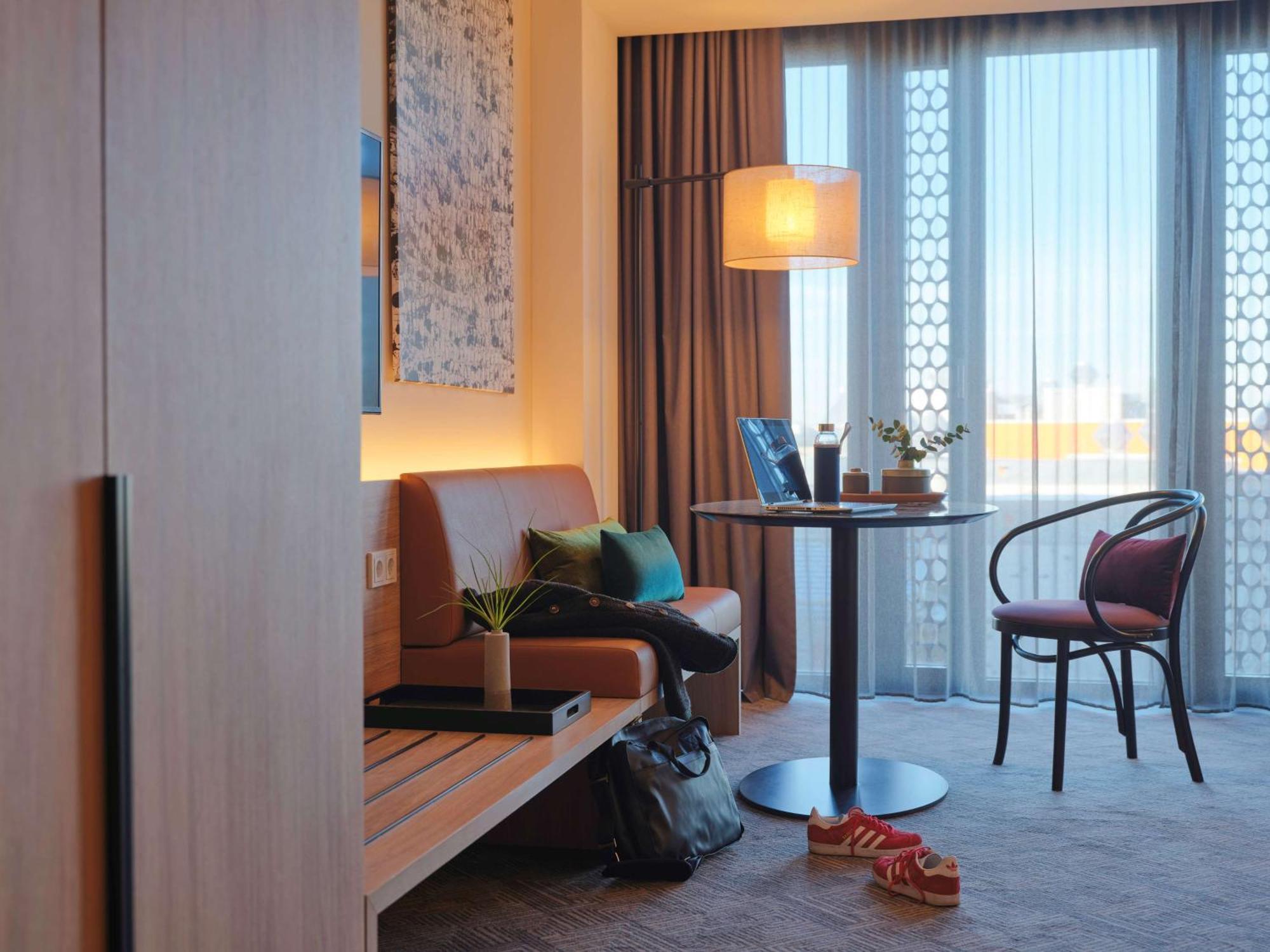 Adina Apartment Hotel Мюнхен Экстерьер фото