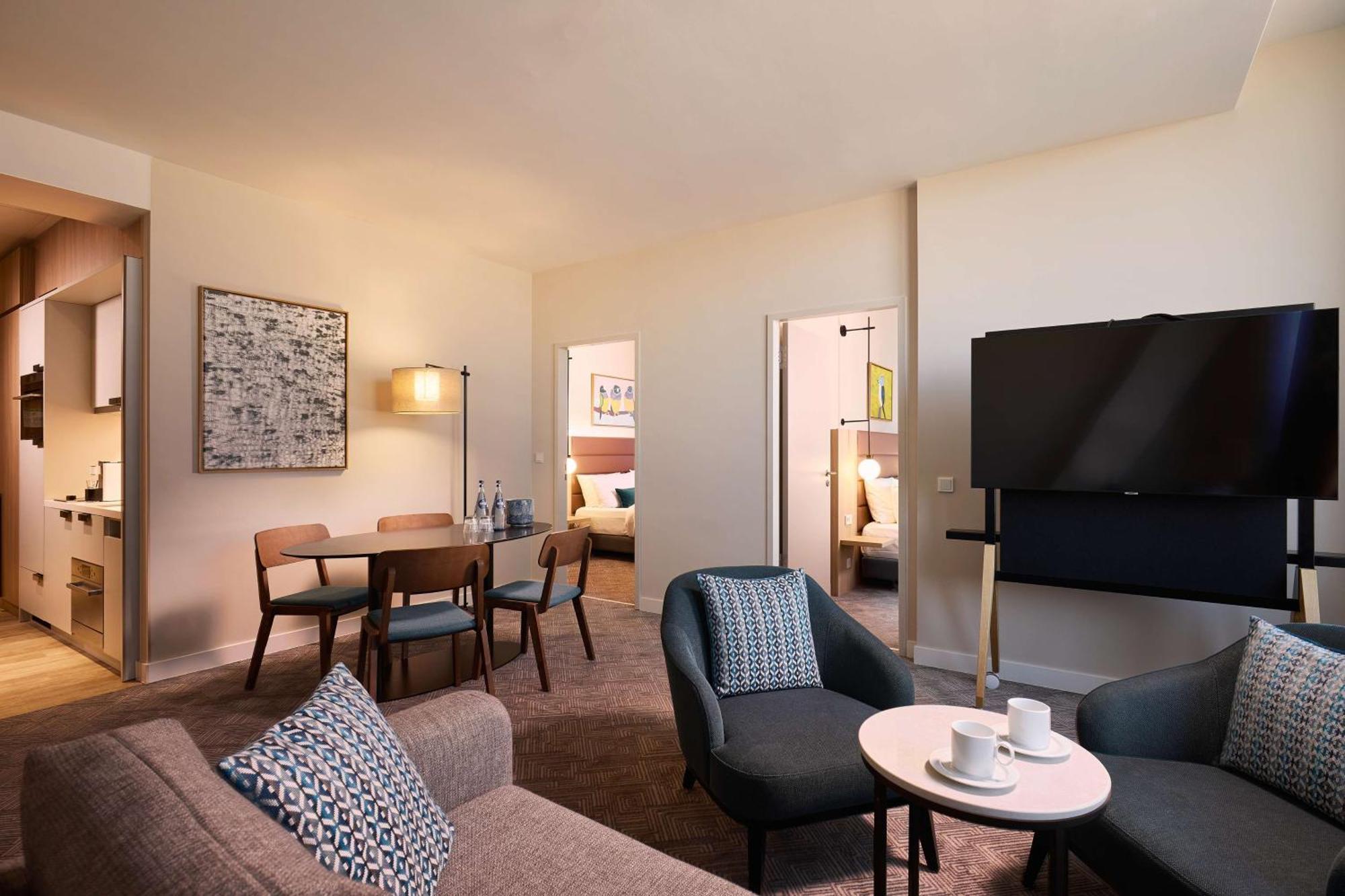 Adina Apartment Hotel Мюнхен Экстерьер фото