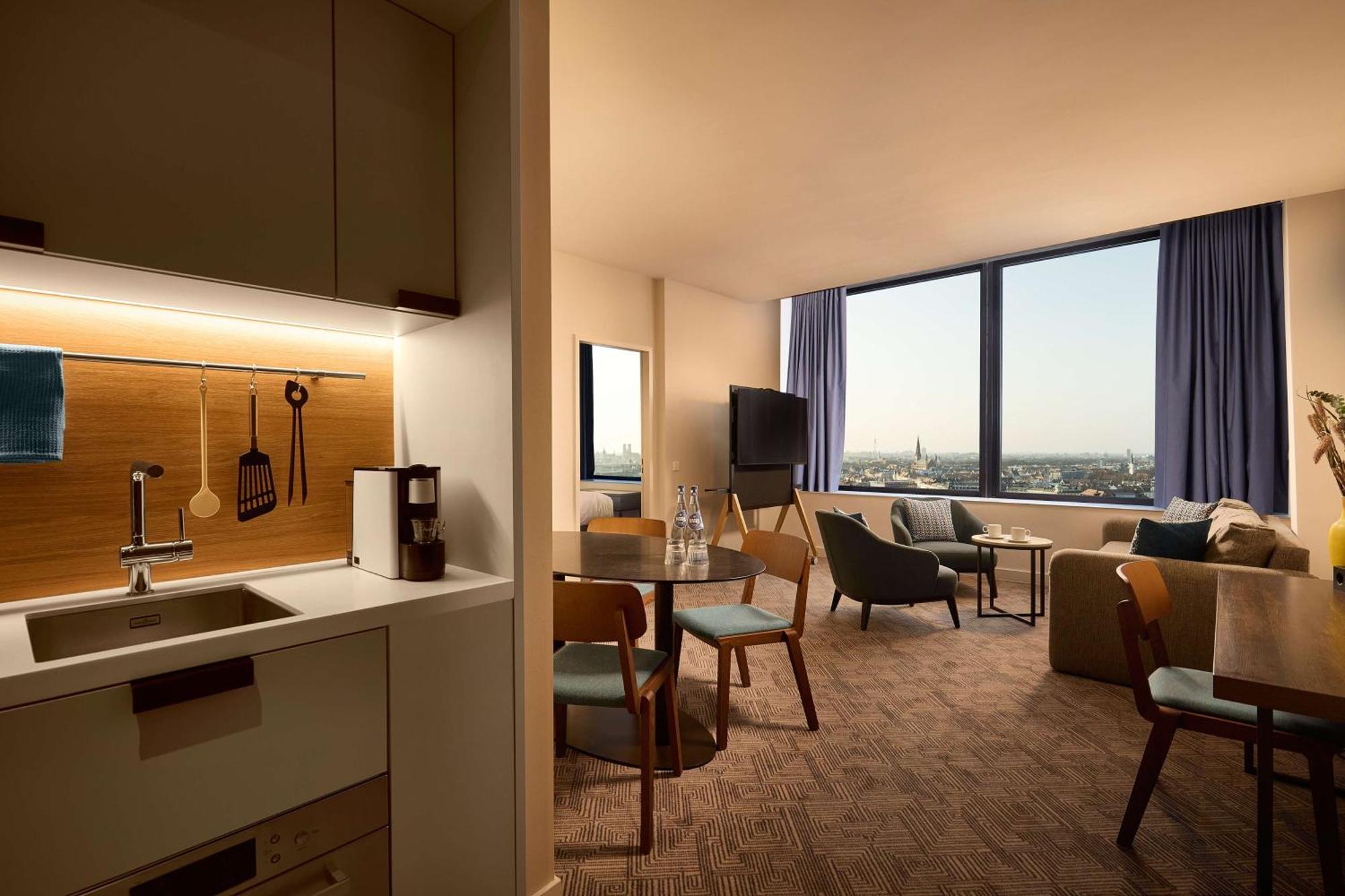 Adina Apartment Hotel Мюнхен Экстерьер фото