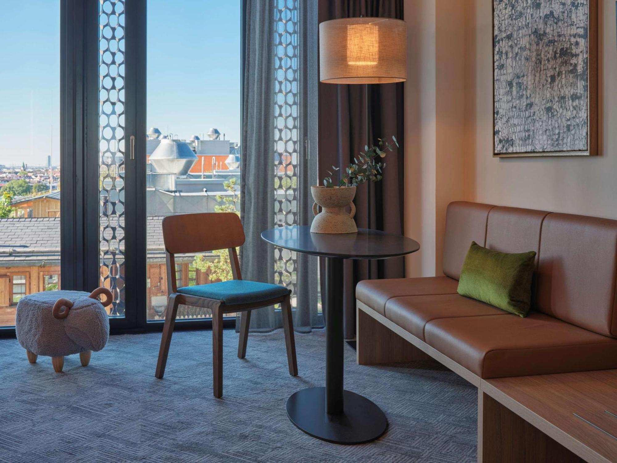 Adina Apartment Hotel Мюнхен Экстерьер фото