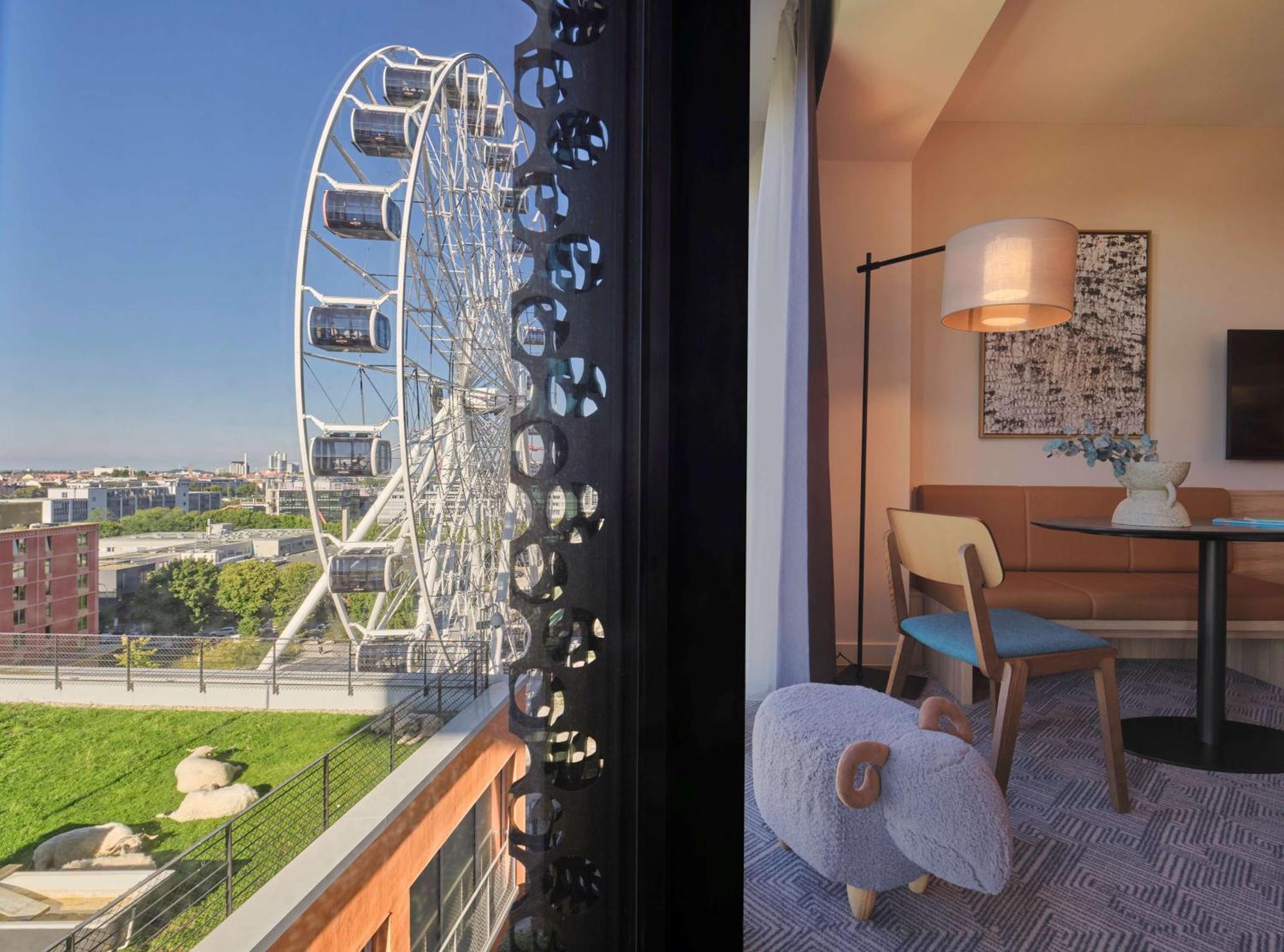 Adina Apartment Hotel Мюнхен Экстерьер фото